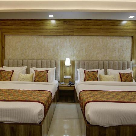 Hotel Park Tree Near Delhi Airport New Delhi Bagian luar foto
