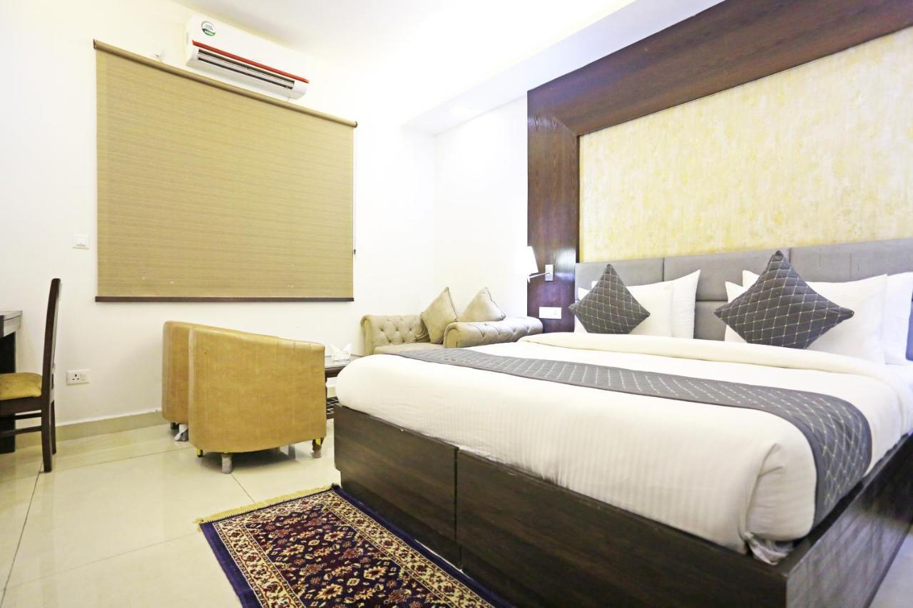 Hotel Park Tree Near Delhi Airport New Delhi Bagian luar foto