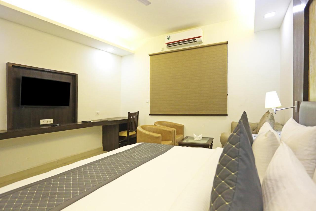 Hotel Park Tree Near Delhi Airport New Delhi Bagian luar foto