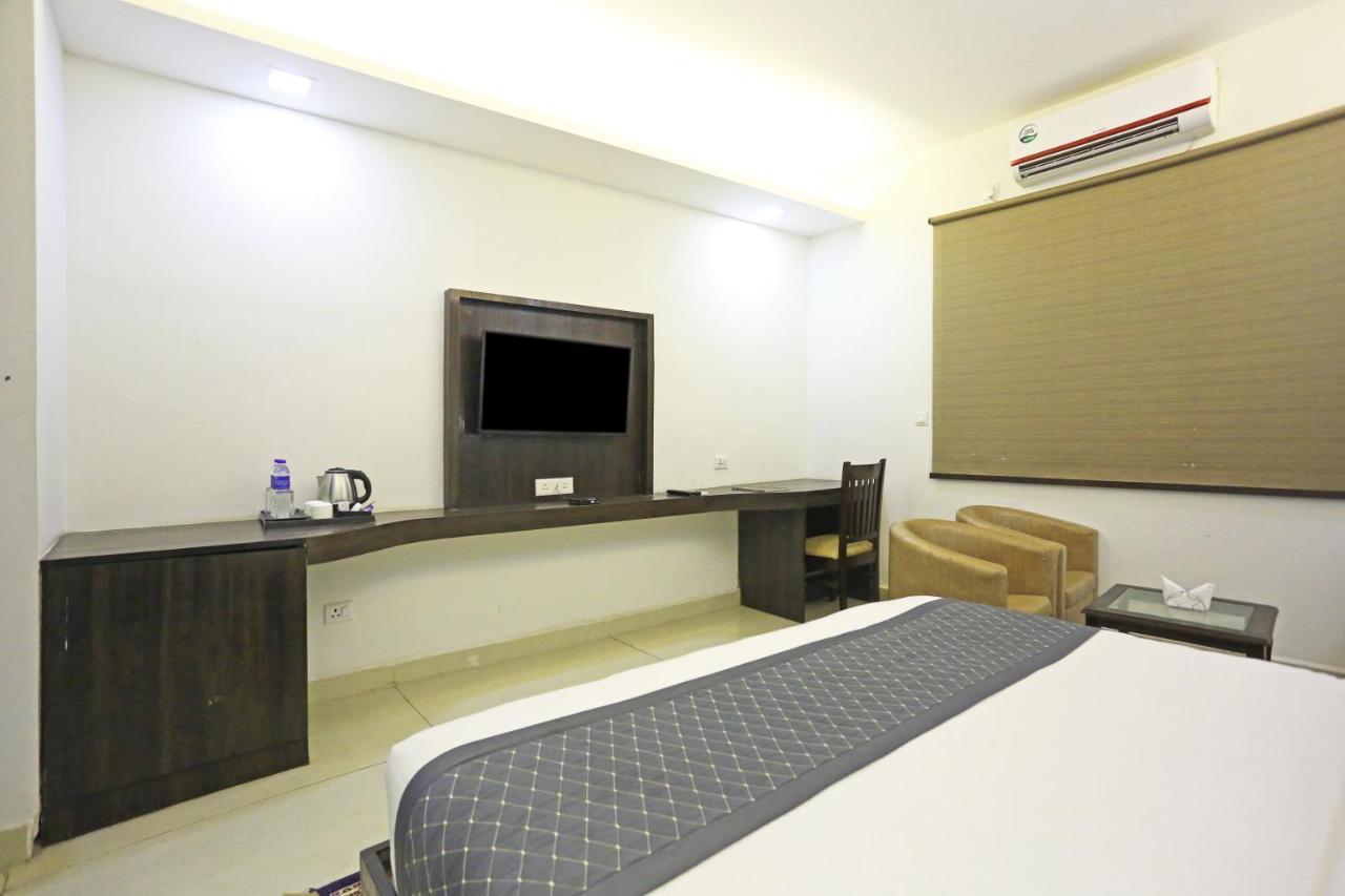 Hotel Park Tree Near Delhi Airport New Delhi Bagian luar foto
