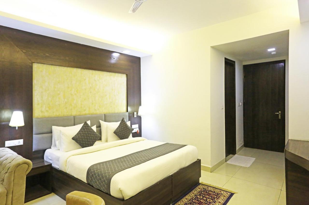 Hotel Park Tree Near Delhi Airport New Delhi Bagian luar foto