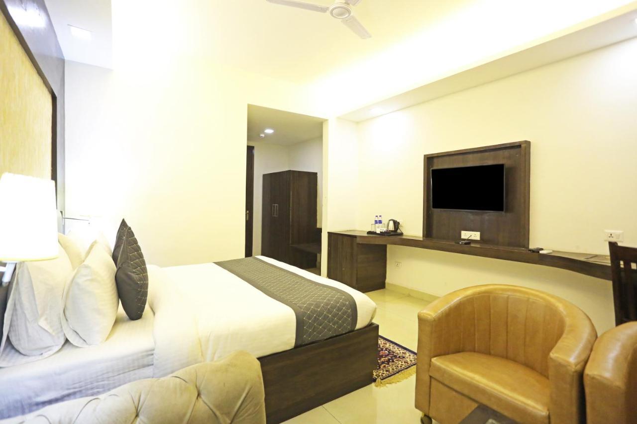 Hotel Park Tree Near Delhi Airport New Delhi Bagian luar foto