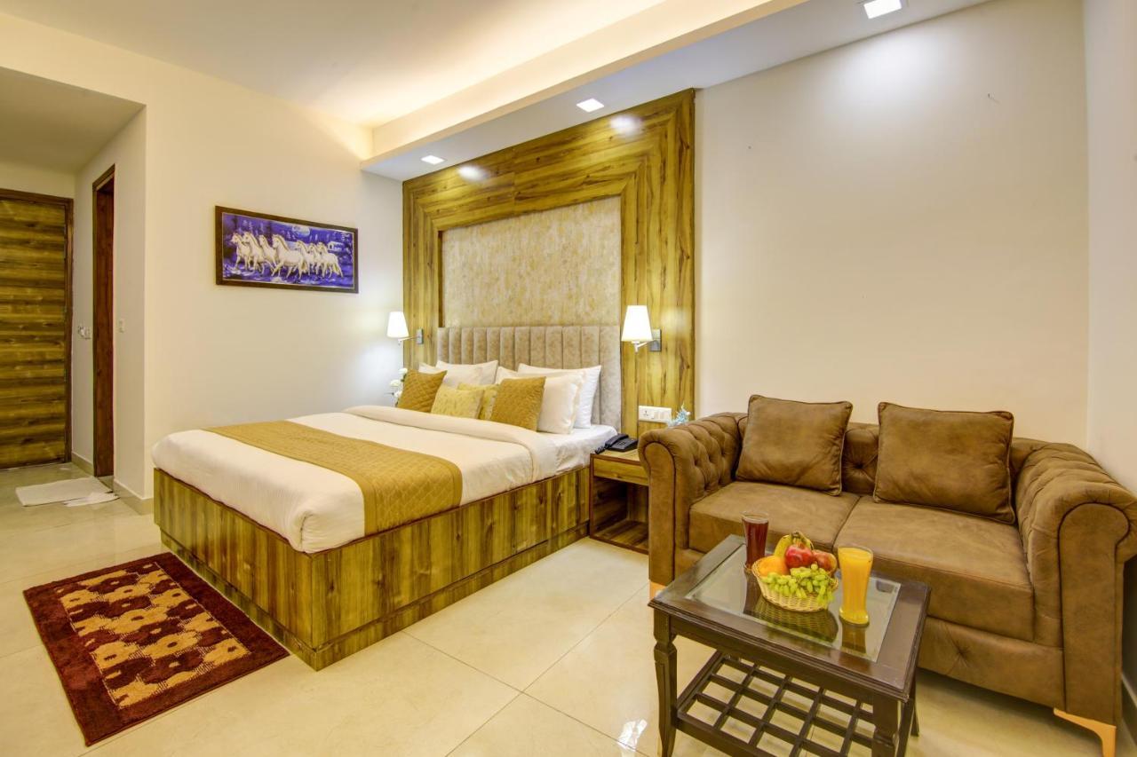 Hotel Park Tree Near Delhi Airport New Delhi Bagian luar foto