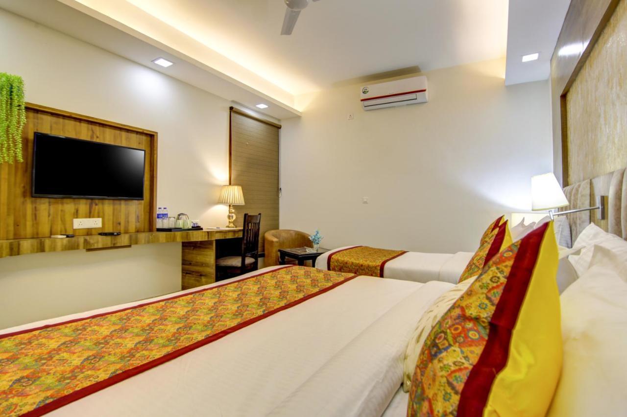 Hotel Park Tree Near Delhi Airport New Delhi Bagian luar foto