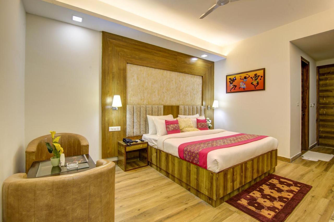 Hotel Park Tree Near Delhi Airport New Delhi Bagian luar foto