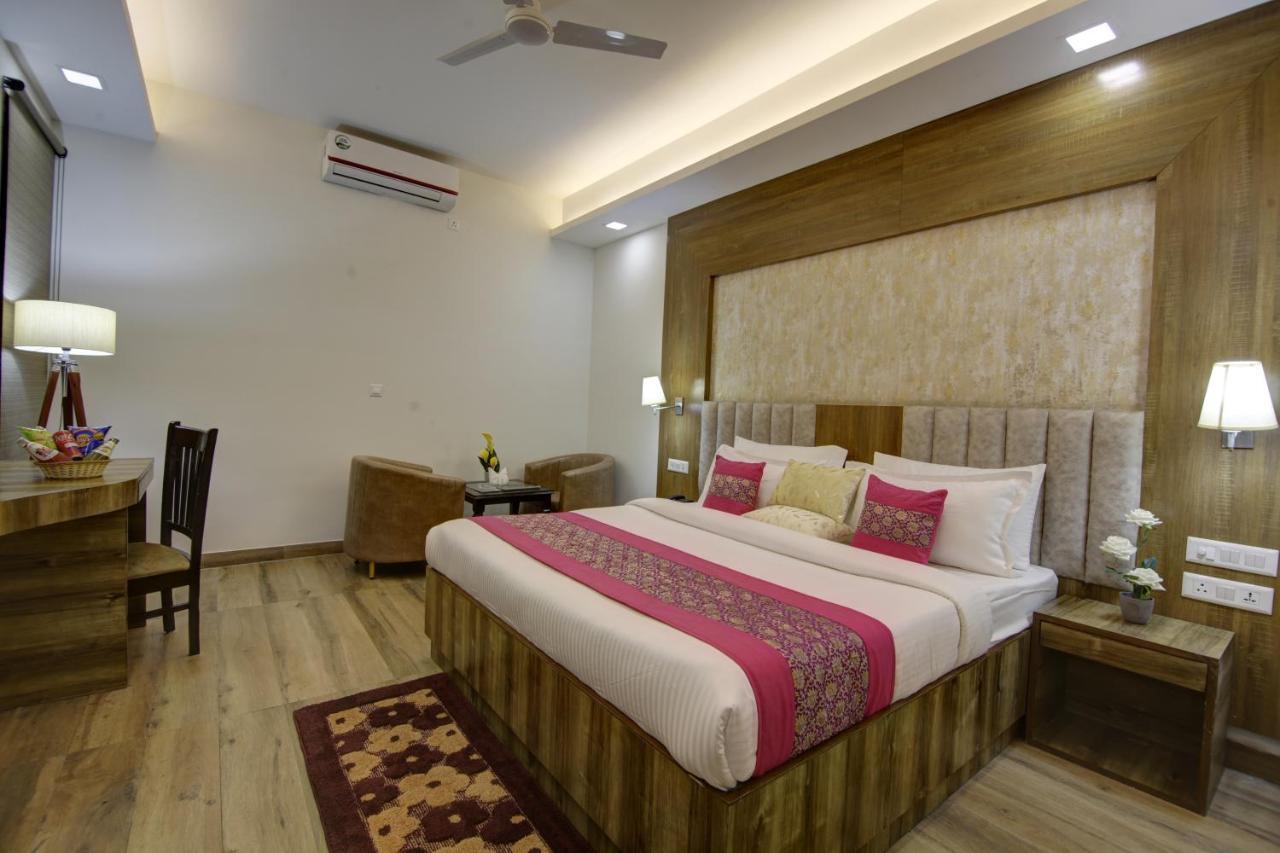 Hotel Park Tree Near Delhi Airport New Delhi Bagian luar foto