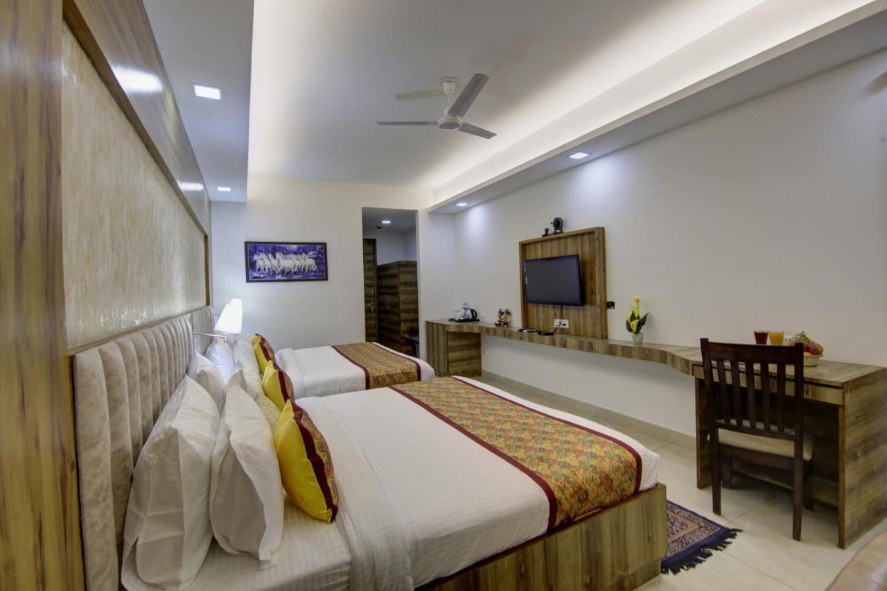 Hotel Park Tree Near Delhi Airport New Delhi Bagian luar foto