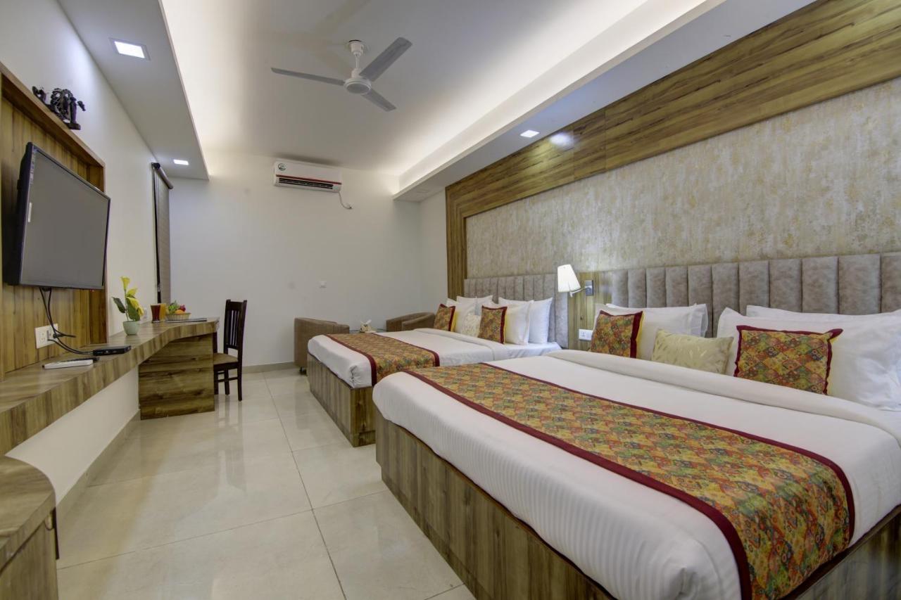 Hotel Park Tree Near Delhi Airport New Delhi Bagian luar foto