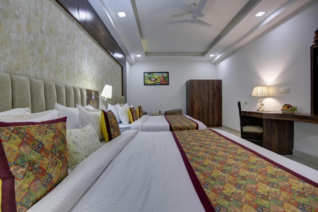 Hotel Park Tree Near Delhi Airport New Delhi Bagian luar foto